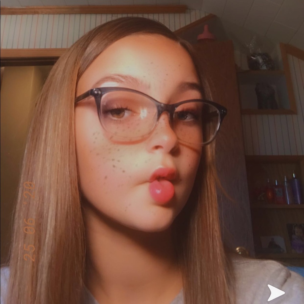 Meet your Posher, Layna